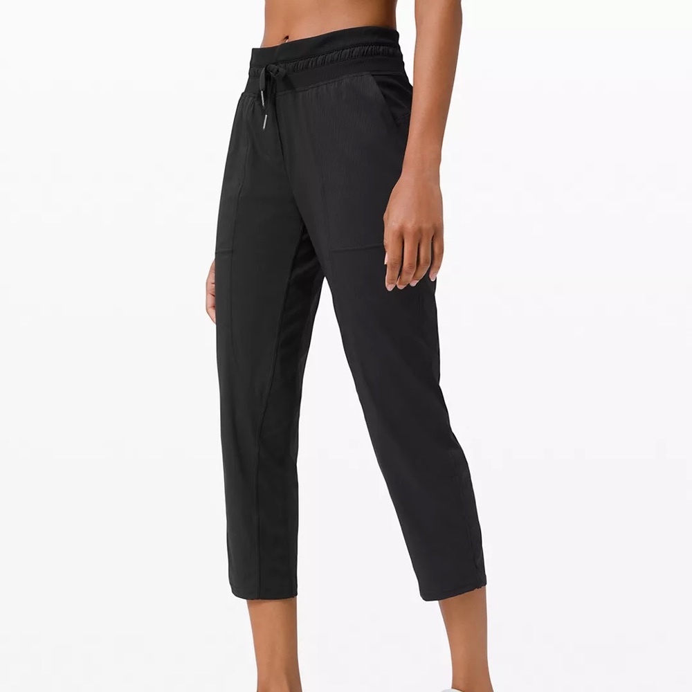 Lululemon Dance Studio Crop Jogger 25” (Lined)